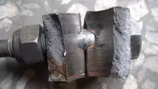 圖2:鑄件冷卻時(shí)斷裂